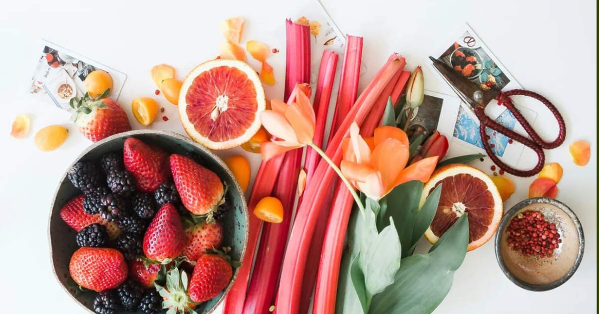 Organic fruits and vegetables by HealthyFoodsGuru