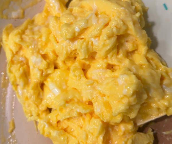 HealthyFoodsGuru.com Healthy organic pasture raised scrambled eggs