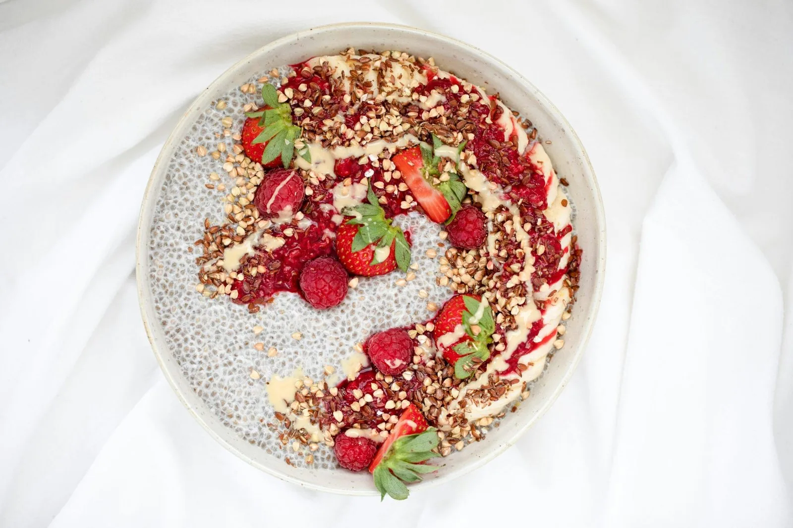 HealthyFoodsGuru.com healthy foods strawberries fruits and chia seeds